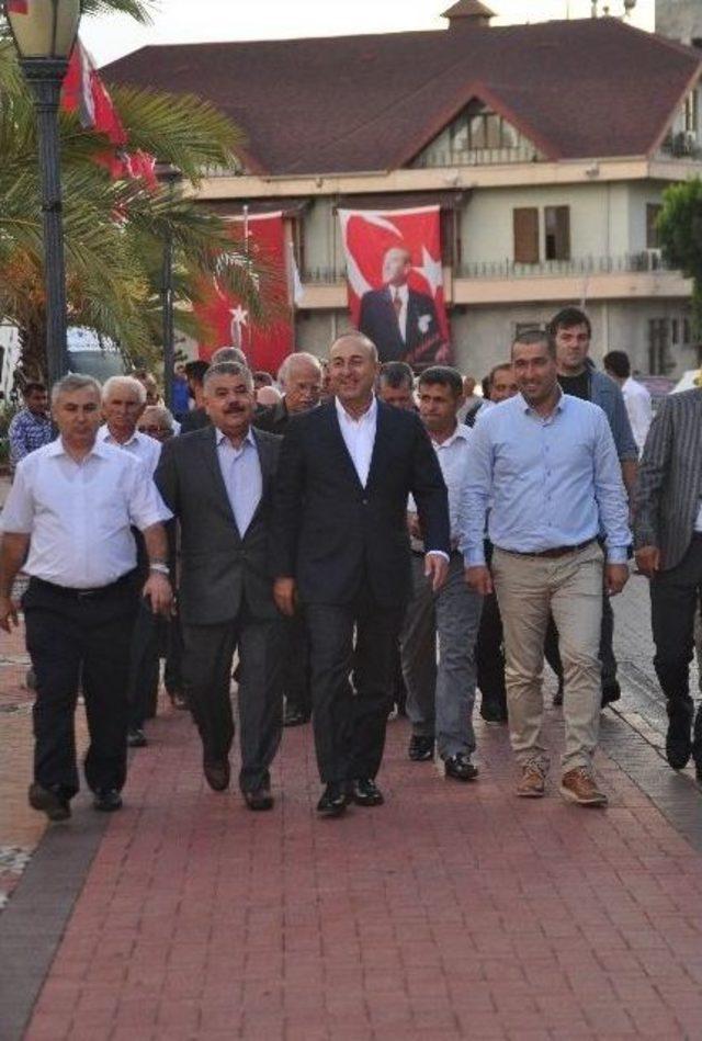 Çavuşoğlu Antalya’da Halkla Bayramlaştı