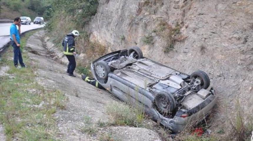 Emniyet Kemeri Hem S&uuml;r&uuml;c&uuml;y&uuml; Hem De Kafesteki Muhabbet Kuşunu Kurtardı