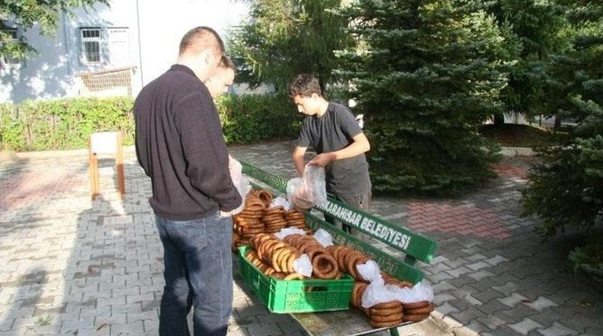 Afyonkarahisar&rsquo;da Simit&ccedil;i Esnafı &ldquo;&ccedil;ifte Bayram&rdquo; Yaşadı