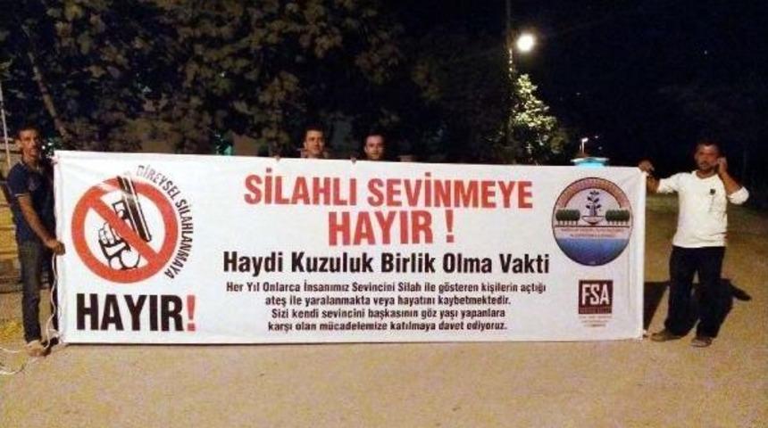 Silahlı Bayram Kutlaması Yapılmaması I&ccedil;in Asılan Pankarta Uydular