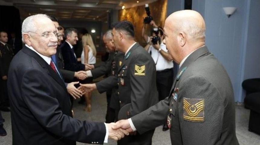 Milli Savunma Bakanı G&ouml;n&uuml;l, Antalya Protokol&uuml;yle Bayramlaştı