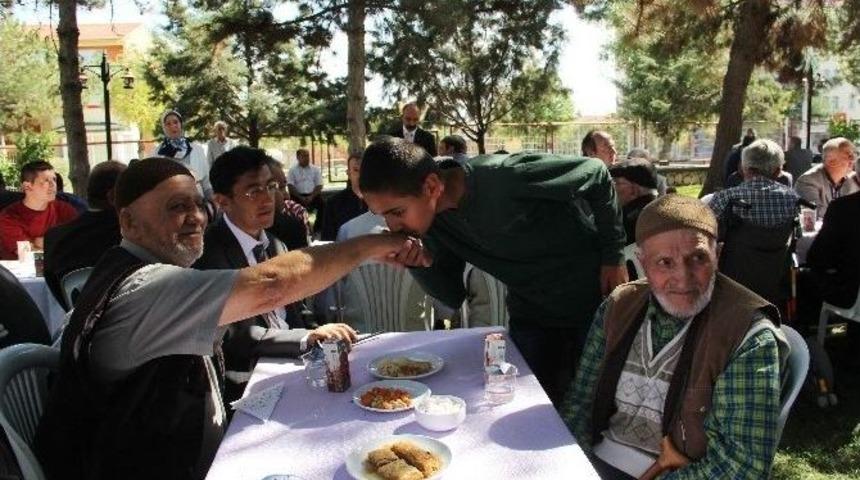 Dedeler Torunlarla Buluştu