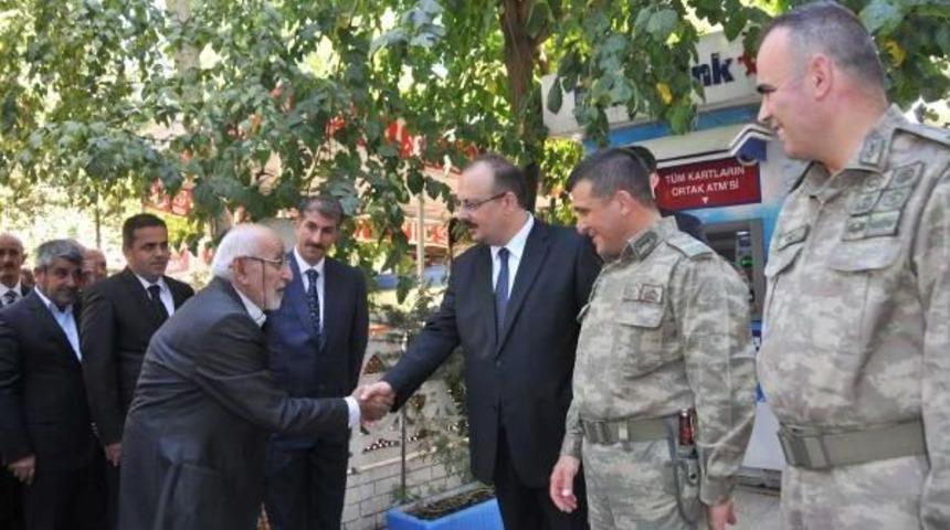 Hakkari Valisi Canbolat: Bayramı Huzur Ve Kardeşlik Havasında Kutluyoruz