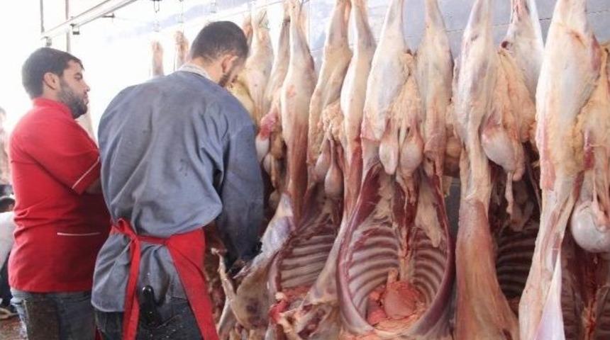 Kurbanlıklarını Alanlar Kesimhanelere Akın Etti