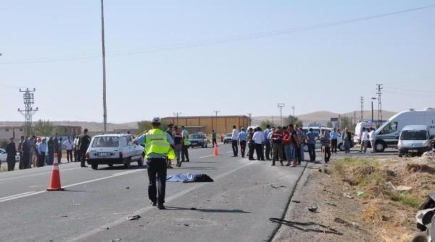 Nizip'te Bayramlaşma D&ouml;n&uuml;ş&uuml; Kaza: 3 &Ouml;l&uuml;, 4 Yaralı