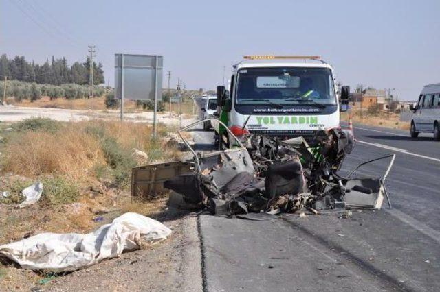 Nizip te Bayramlaşma D&ouml;n&uuml;ş&uuml; Kaza: 3 &Ouml;l&uuml;, 4 Yaralı 2