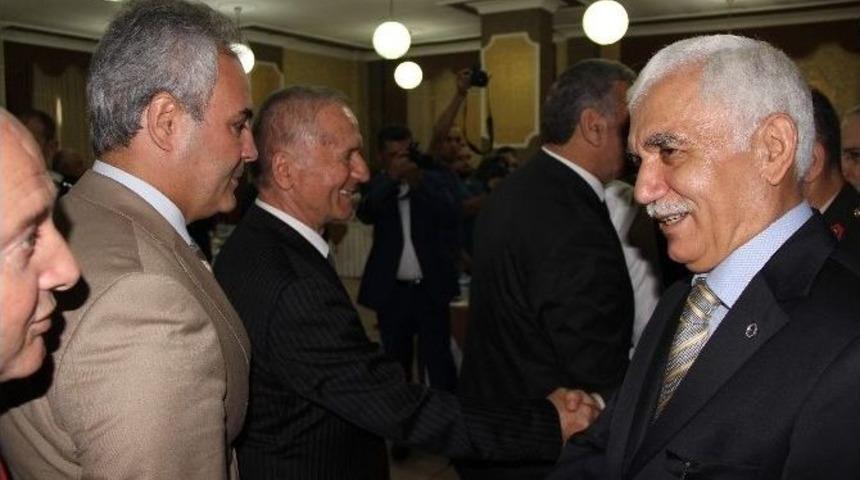 Karab&uuml;k&rsquo;te Protokol Bayramlaştı