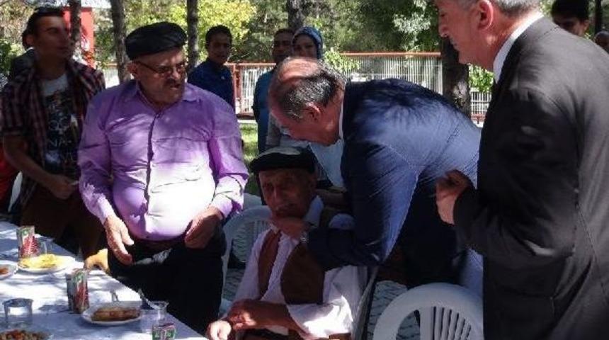 Dedeler Ve Torunların Bayram Buluşması