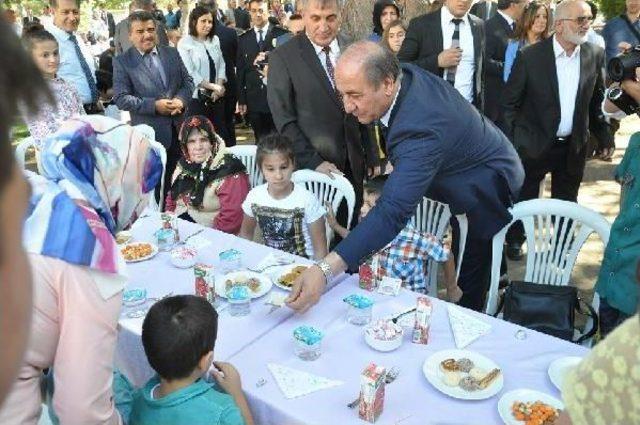 Dedeler Ve Torunların Bayram Buluşması 1