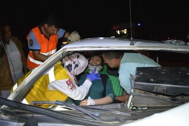 Otomobiller Kafa Kafaya &Ccedil;arpıştı: 3&rsquo;&uuml; Ağır, 6 Yaralı 2