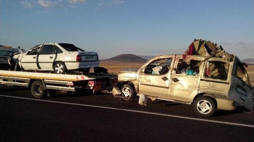 Niğde&rsquo;de Feci Kaza: 13 &Ouml;l&uuml;, 1 Yaralı