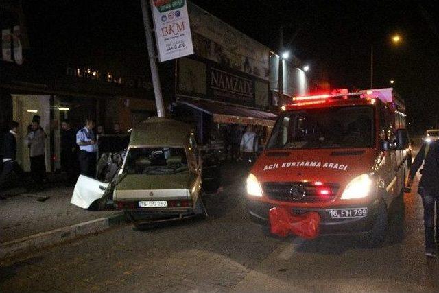 Otomobil İkiye B&ouml;l&uuml;nd&uuml;: 1 &Ouml;l&uuml; 1