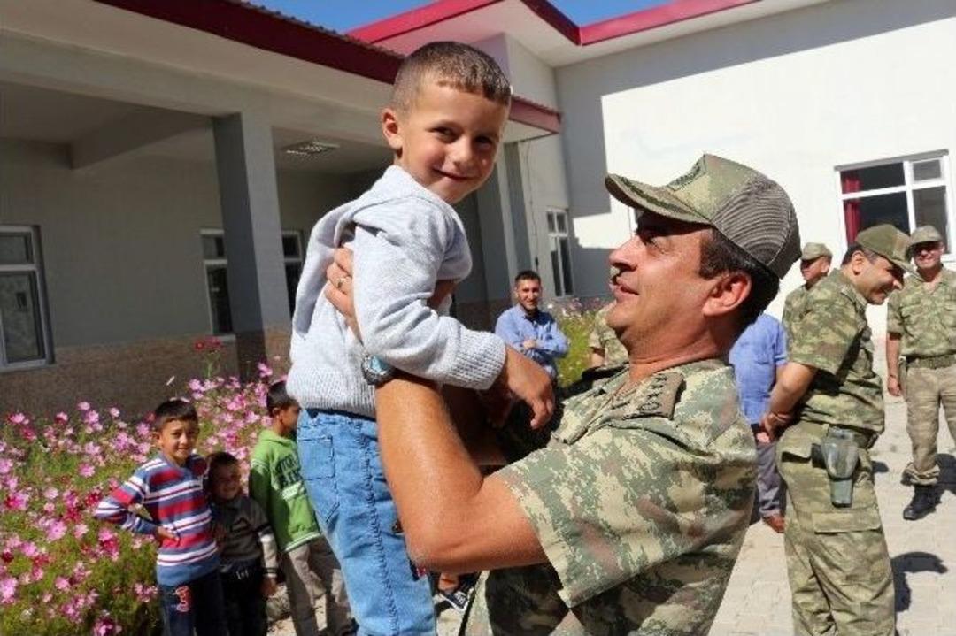 (&ouml;zel Haber) N&ouml;betteki Askeri Duygulandıran G&ouml;r&uuml;şme