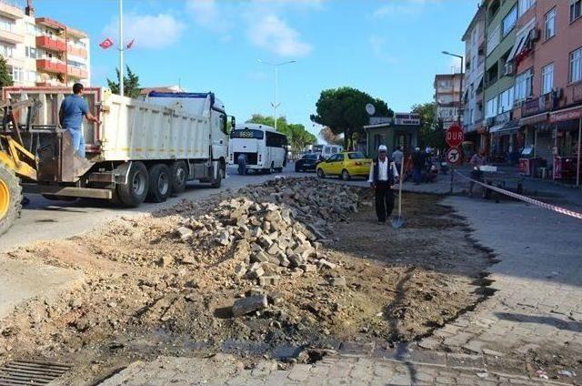 Kendi Ürettiği Parke Taşlarını Cadde Ve Sokaklara Döşüyor