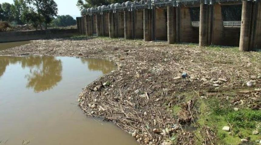 Menderes'ten Denize D&ouml;k&uuml;len &Ccedil;&ouml;pler I&ccedil;in &Ccedil;&ouml;z&uuml;m &Ouml;nerisi