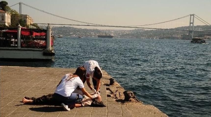 Tansiyonu D&uuml;şen Yaşlı Adamı Teknedekiler Kurtardı