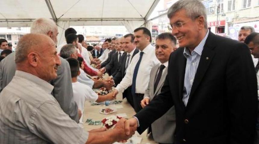 Adalet Bakanı Rize&rsquo;De Halka Bayramlaştı