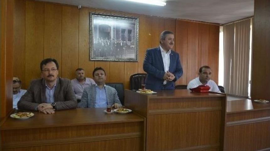 Başkan Anlayan Personelleri Ve Vatandaşlarla Bayramlaştı