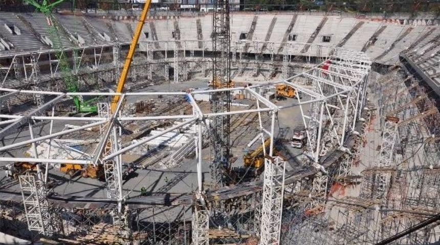 Vodafone Arena&rsquo;nın &Ccedil;atısı Monte Edildi