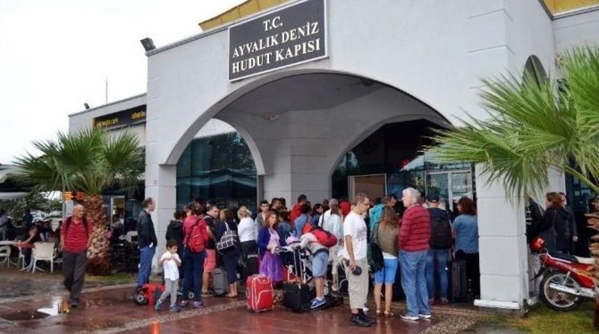 Ege Adalarındaki Sığınmacılar T&uuml;rk Turizmini De Vurdu
