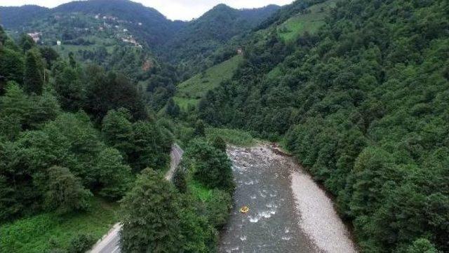 Fırtına Vadisi'nde Rafting Heyecanı