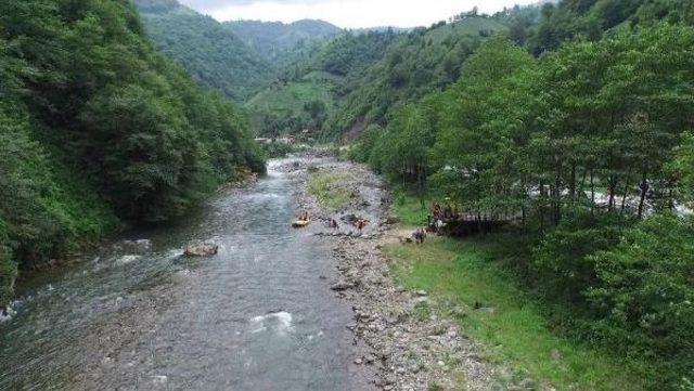 Fırtına Vadisi'nde Rafting Heyecanı