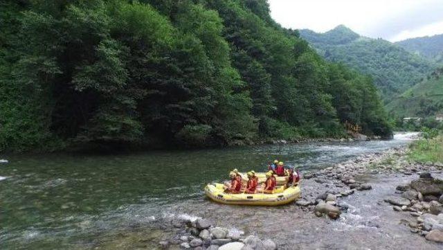 Fırtına Vadisi'nde Rafting Heyecanı