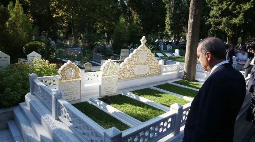 Cumhurbaşkanı Erdoğan&rsquo;dan Kabir Ziyareti