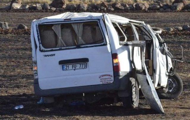 Siverek’Te Minibüs Devrildi: 3 Yaralı