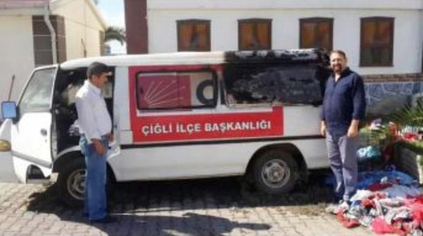 Chp &Ccedil;iğli İl&ccedil;e Başkanlığı&rsquo;na Ait Ara&ccedil;ta Yangın &Ccedil;ıktı