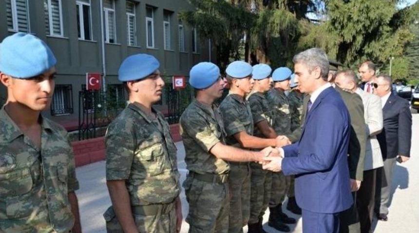 Bolu Protokol&uuml;nden Asker Ve Polislere Moral Ziyareti