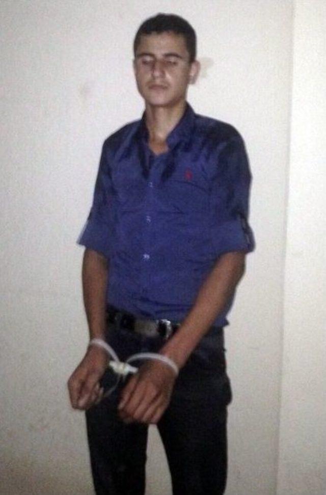 Adana&rsquo;da Polise Ateş A&ccedil;an 2 G&ouml;sterici Bacağından Vuruldu 3