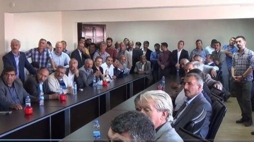 Kars Ak Parti Milletvekili Adayları Partililerle Buluştu
