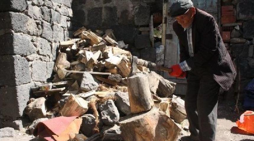 60 Yıldır Odun Kırıyor