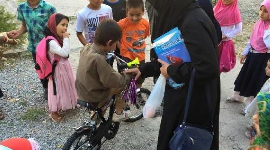 Uygur T&uuml;rkleri, T&uuml;rkiye&rsquo;De Ilk Kurban Bayramını Buruk Kutladı
