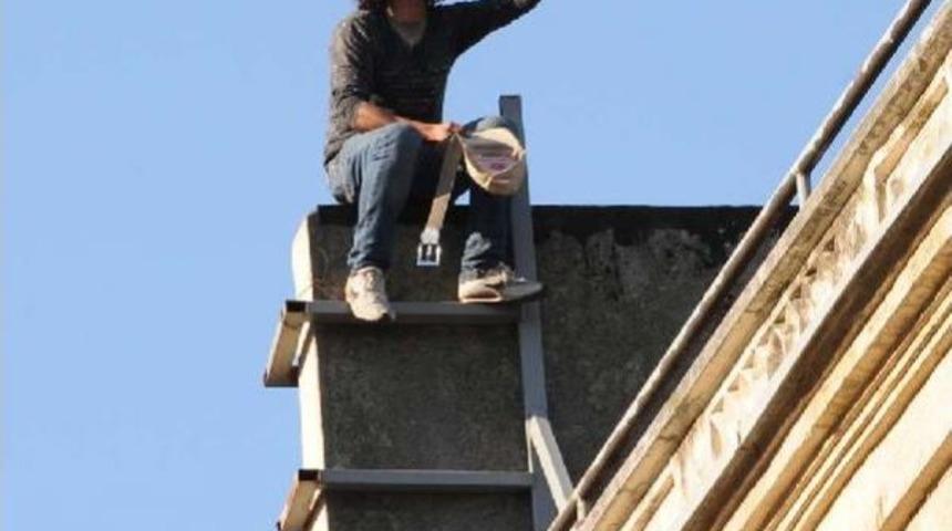 Beyoğlu'nda Intihar Girişiminde Bulanan Suriyeli Sığınmacı Tercumanla Ikna Edildi