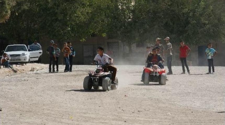 Kilis&rsquo;te Bayram Yerine Akın Eden &Ccedil;ocuklar G&ouml;n&uuml;llerince Eğlendi