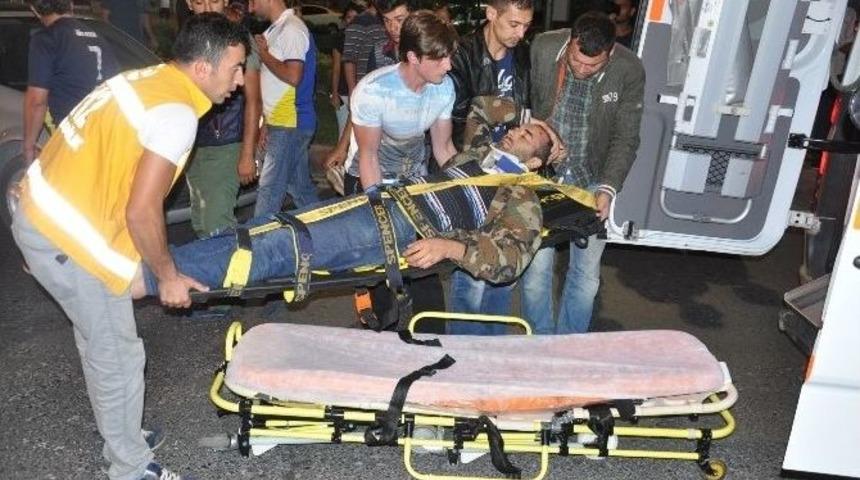 Kontrolden &Ccedil;ıkan Motosiklet Devrildi: 2 Yaralı