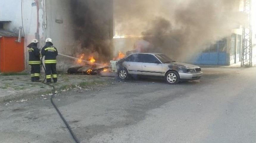 Park Halindeki Otomobil Yandı, Araç Şüpheli Çıktı