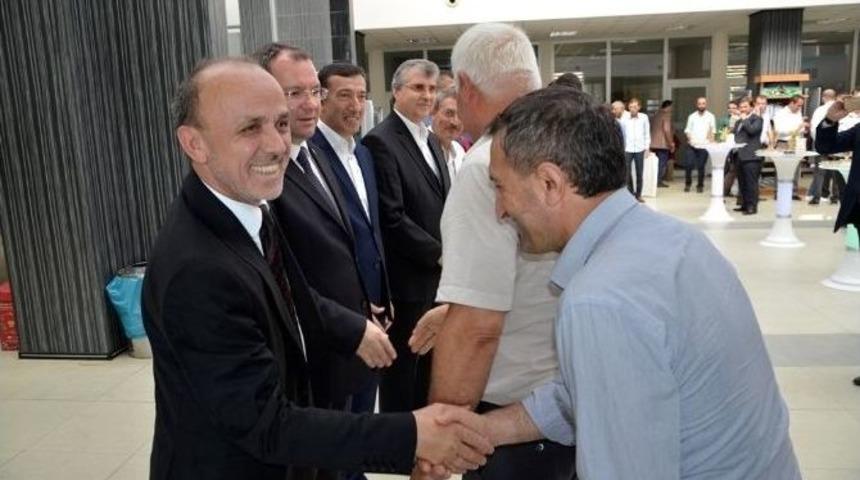 Erenler Belediyesinde Ger&ccedil;ekleşen Bayramlaşmaya Yoğun İlgi