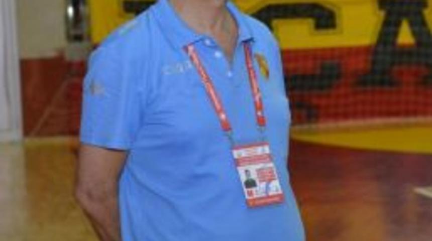 Feridun Dorak, Futbolla Başladı Hentbola Tutuldu