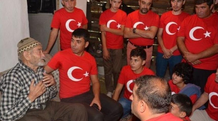 Kazanlı Gen&ccedil;lerden &Ouml;rnek Bayramlaşma