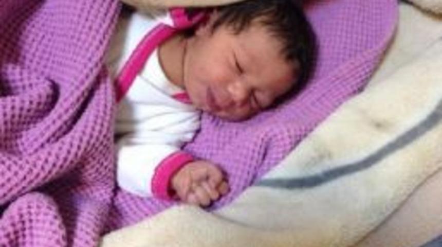 5 G&uuml;nl&uuml;k Bebek Yol Kenarına Bırakıldı