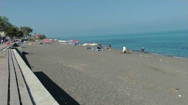 Batı Karadenizde Plajlar Kısmen Boşaldı