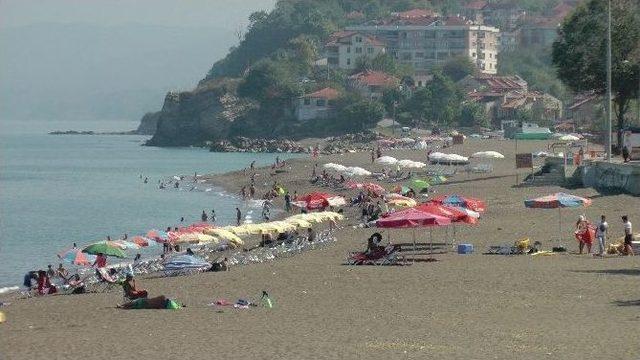 Batı Karadenizde Plajlar Kısmen Boşaldı