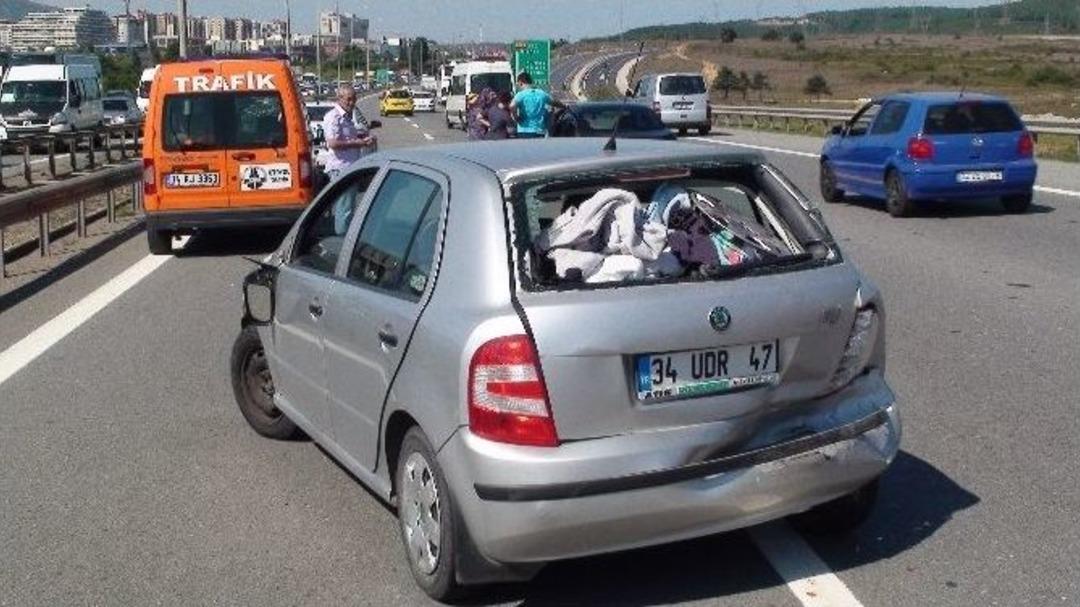 Bayram D&ouml;n&uuml;ş&uuml; Tem&rsquo;de Zincirleme Kaza: 18 Yaralı