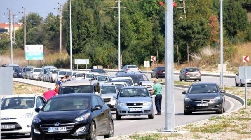 &Ccedil;anakkale Boğazı&rsquo;nda Ara&ccedil; Yoğunluğu