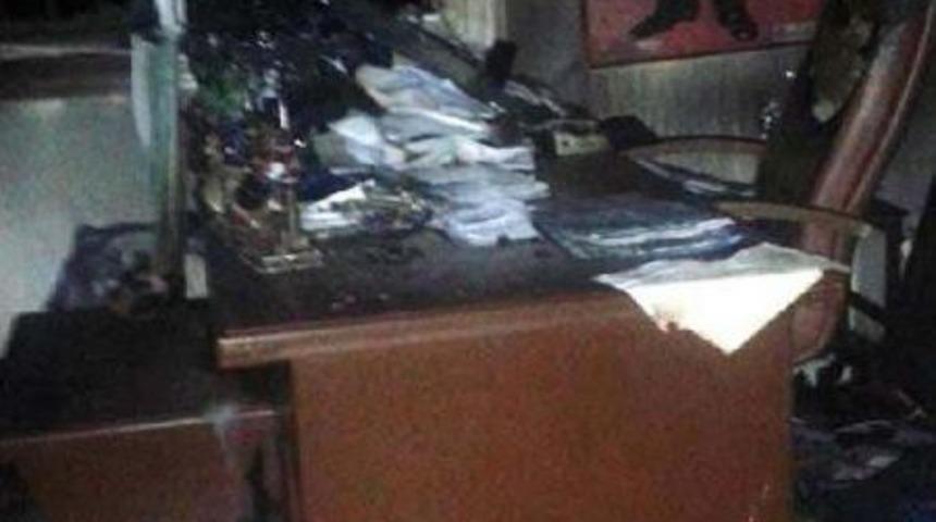 Tarsus'ta Muhtarlık Binası Kundaklandı