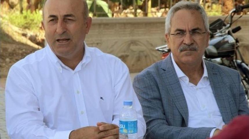 &Ccedil;avuşoğlu, Bayram Ziyaretlerini S&uuml;rd&uuml;r&uuml;yor