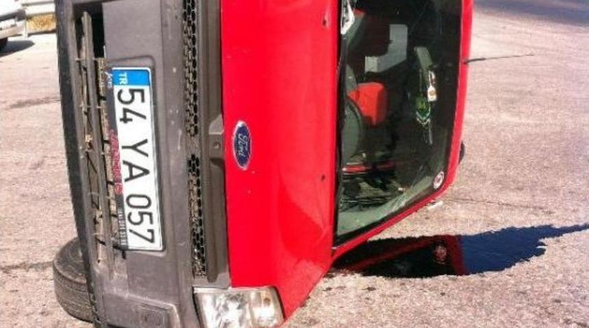 Kırmızı Işıkta Takla Atan Aracın S&uuml;r&uuml;c&uuml;s&uuml; Yaralandı